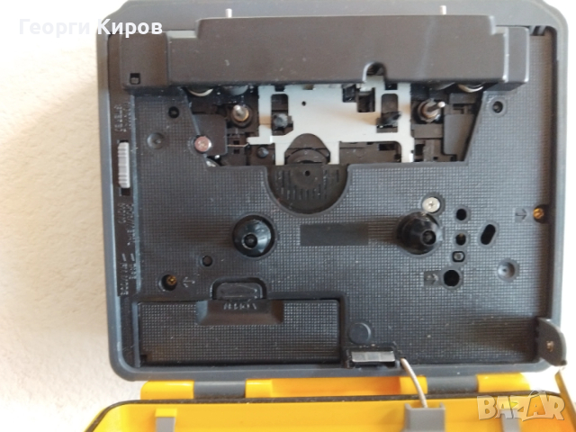 Sony Sports Walkman WM FS 393 касетофон, снимка 7 - Радиокасетофони, транзистори - 52834636
