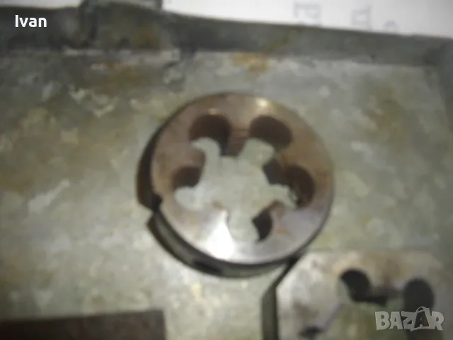 КУТИЯ СТАРО КАЧЕСТВО РЕЗБОНАРЕЗНИ ПЛАШКИ И ВТУЛКИ ЗА ВЪНШНИ РЕЗБИ ГОЛЕМИ, снимка 10 - Други инструменти - 48592974