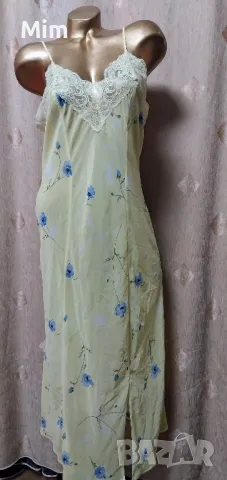 М Жълта дълга нощница на сини цветя , снимка 2 - Нощници - 49876664