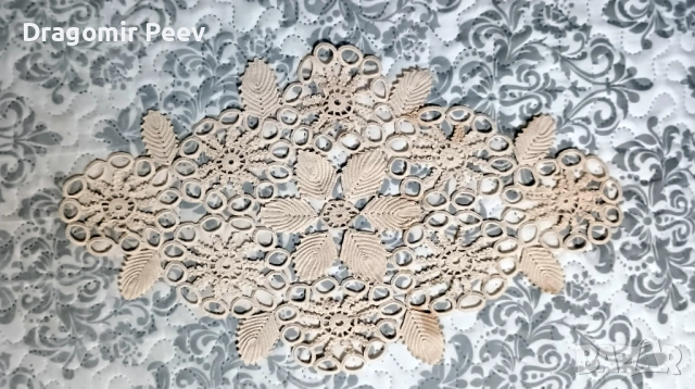 Продавам ново ръчно плетено каре с цвят екрю