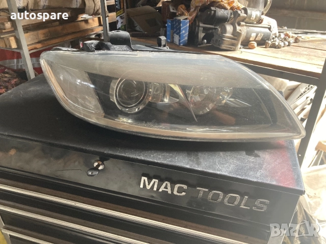 Десен фар ксенон за Audi Q7. Кю7. Преди фейслифт.  06-09. Не завиващ. 4L0941004A. Обурудван. 