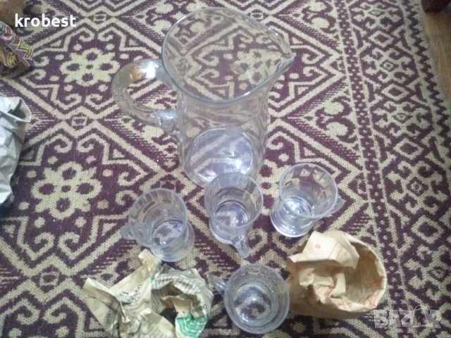 Продавам стъклен ретро сервиз.