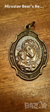 Посребрен медальон Богородица и Младенеца 