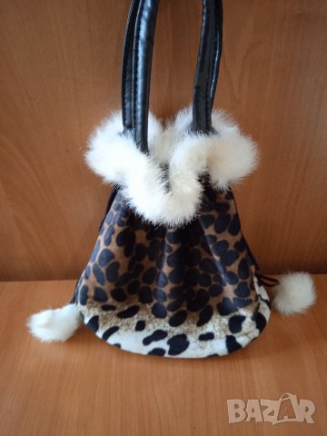 Кокетна чантичка с пух, снимка 2 - Чанти - 34145497