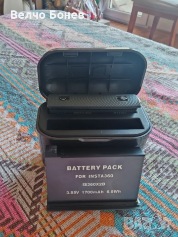 Продавам комплект батерии IS360X2B + кейс/хъб aMagisn за INSTA360