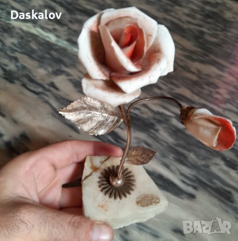 Продавам декоративна роза 