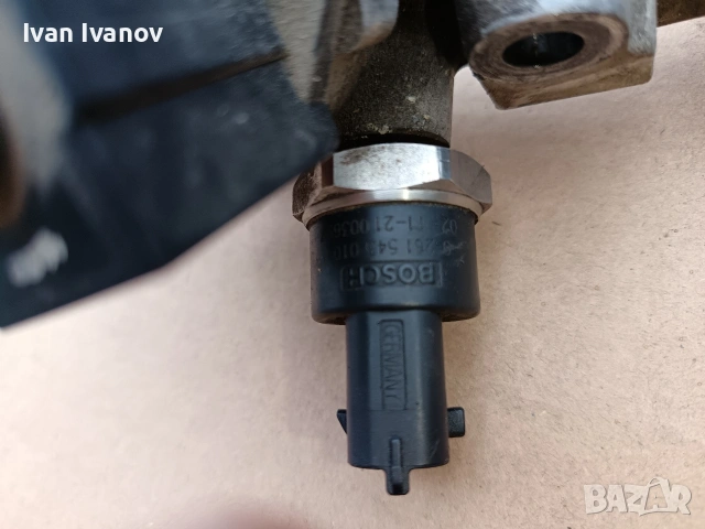 Горивна рейка с два датчика от Алфа 156SW 2.0JTS 166hp 2004г.