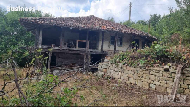 Старинна Къща с Потенциал за Реставрация в Сърцето на Еленския Балкан, снимка 1