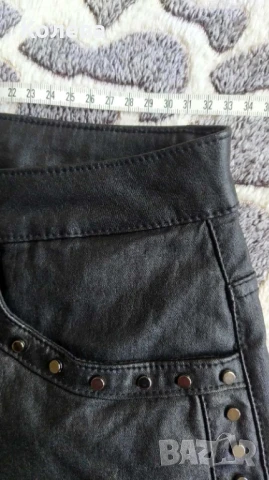 Черен панталон промазан с капси и цип на глезена, снимка 8 - Панталони - 50726769