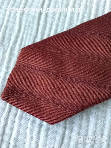 Копринена вратовръзка Hugo Boss като нова (Made in Italy), снимка 2 - Други - 56057756