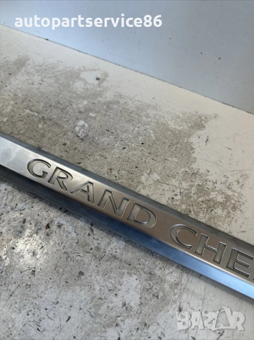 Предна дясна лайсна за Jeep Grand Cherokee (2006) 04806274AA, снимка 2 - Части - 53509956