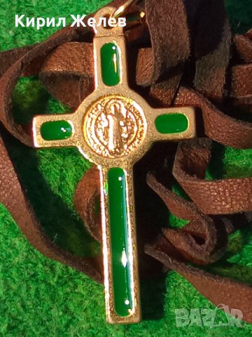 СТИЛНО КАТОЛИЧЕСКО ПОЗЛАТЕНО РАЗПЯТИЕ КРЪСТ с ЕМАЙЛ ЛАК и ШНУРЧЕ от ВЕЛУР 21540, снимка 2 - Колиета, медальони, синджири - 41483263