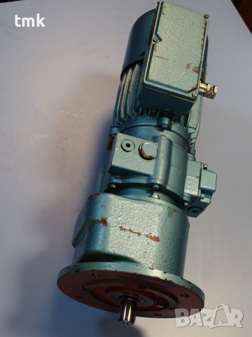 Вариаторен мотор-редуктор Lenze 1154202050 250W, снимка 3 - Резервни части за машини - 41084489