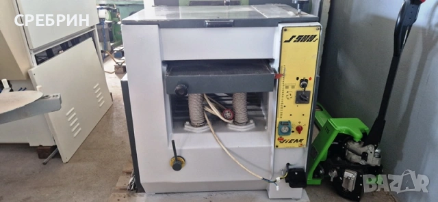 Само по заявка щрайхмус на 500 мм с 4 ножа с автоматично качване и сваляне на плота и 2 скорости