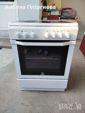 Готварска печка Indesit стъклокерамичен плот, снимка 14 - Печки, фурни - 53793840