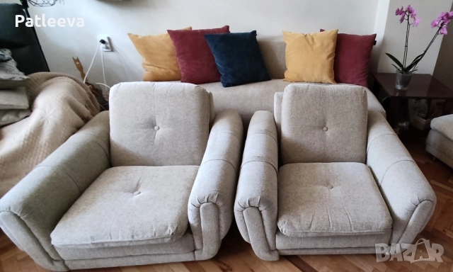 разтегателен диван и фотьойли