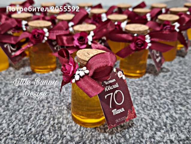 Шишенца с коркова тапа напълнени с мед и декорирани с сатенена лента и цветя, снимка 2 - Подаръци за рожден ден - 42437641