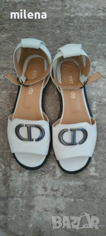 Бели сандали от естествена кожа в размер 36