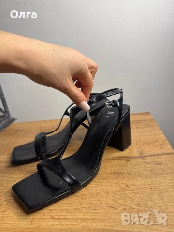 сандали Zara. 