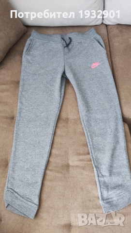 Ново оригинално долнище на Nike за момиче 