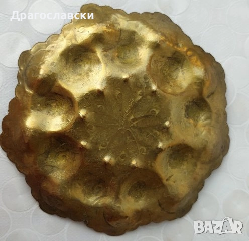 Пепелници и чинии, човек с чадър, чинийки-метал чинийка чиния поднос пепелник месинг бронз мед метал, снимка 7 - Антикварни и старинни предмети - 28883246