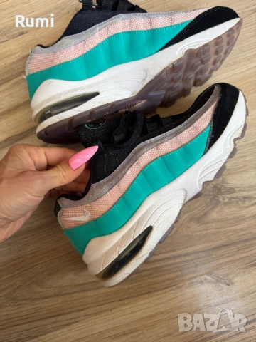 Оригинални маратонки Nike Air Max 95 GS ! 37,5 н, снимка 4 - Маратонки - 53660123