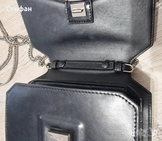 Оригинална Givenchy черна кожена чанта с верига и сребърна закопчалка – Made in Italy, снимка 12 - Чанти - 55768471