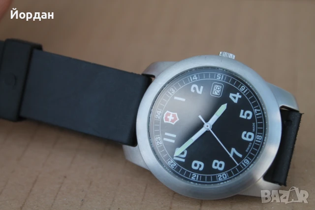 Швейцарски мъжки часовник ''Victorinox'' , снимка 4 - Мъжки - 50896758