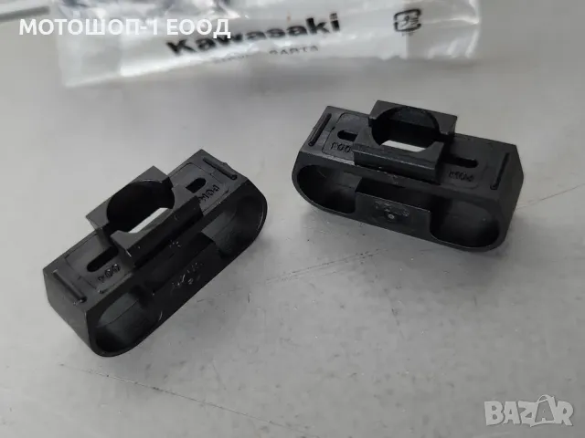 Скоби за закрепване на пластмасата на възд.фитър към рамката KFX700