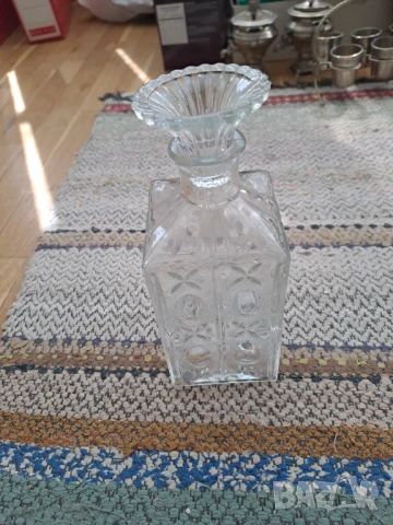 Стъклена гарафа шише за ракия или друг алкохол