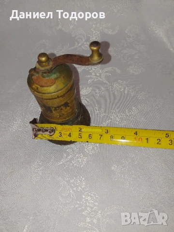 Стара бронзова мелница за кафе и подправки , снимка 5 - Антикварни и старинни предмети - 51386512