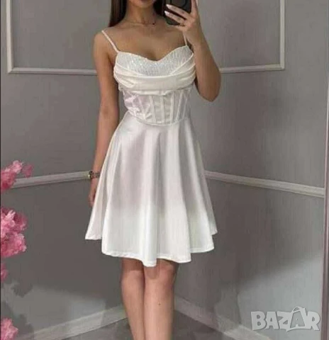 сатенени рокли с камъни 