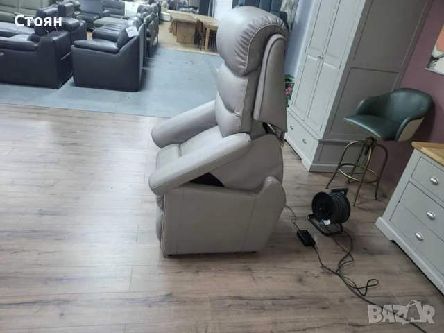Сив кожен фотьойл за възрастни хора с ел. релакс механизъм La-z-boy, снимка 10 - Дивани и мека мебел - 44605844
