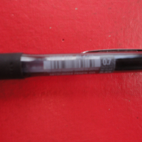 Страхотен химикал химикалка Uni Ball Signo, снимка 4 - Ученически пособия, канцеларски материали - 44733515