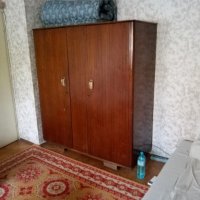 Гардероб двукрилен ретро, снимка 3 - Гардероби - 41628418