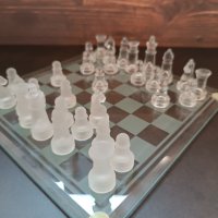 Чисто нов стъклен шах, снимка 5 - Настолни игри - 40993245