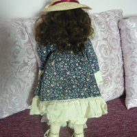 Колекционерска порцеланова кукла BEATRICE, снимка 2 - Колекции - 41243822