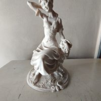 статуетка -викториянска дама, снимка 1 - Антикварни и старинни предмети - 41929318