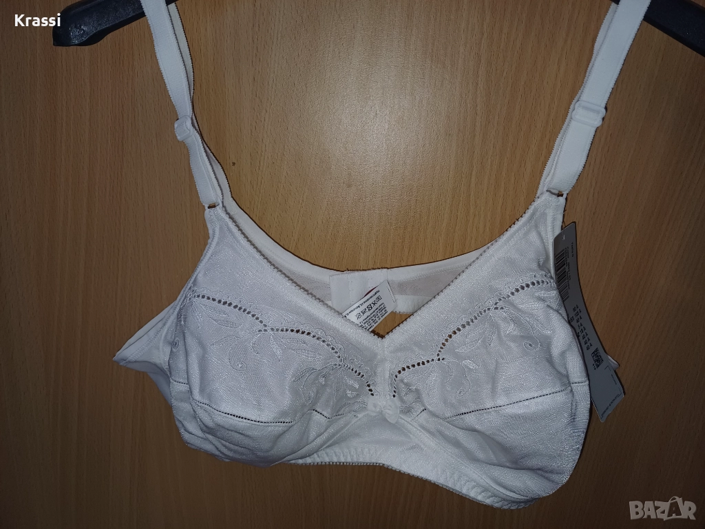 Triumph бял сутиен 90 А нов, снимка 1