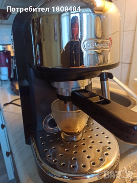 Кафемашина Делонги с ръкохватка с крема диск, работи перфектно и прави страхотно кафе с каймак , снимка 1