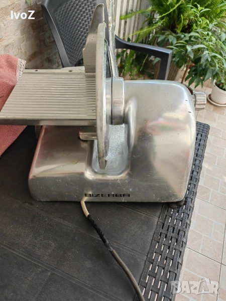 Продавам професионална кухненска машина за рязане, снимка 1