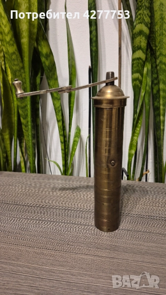 Стара ръчна метална мелничка, снимка 1