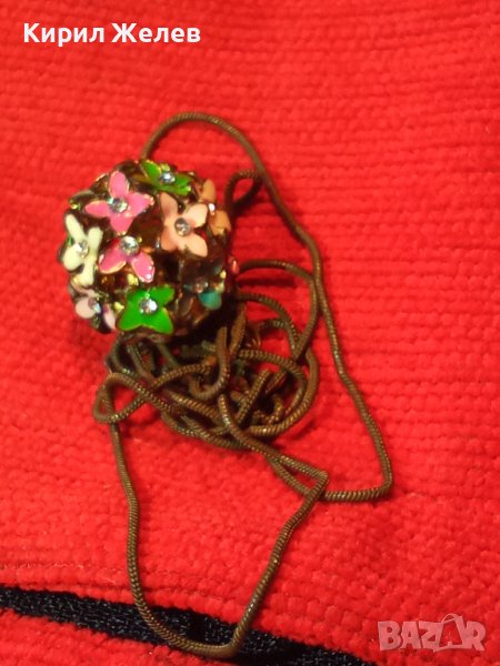 ПРЕКРАСЕН ФЛОРАЛЕН АЖУРЕН ЕМАЙЛИРАН КРИСТАЛЕН ВИНТИДЖ АРТ МЕДАЛЬОН с ДЪЛГА СТАРА МЕДНА ВЕРИЖКА 37025, снимка 1