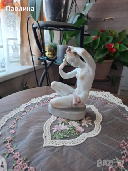 Порцеланова унгарска фигурка, снимка 1