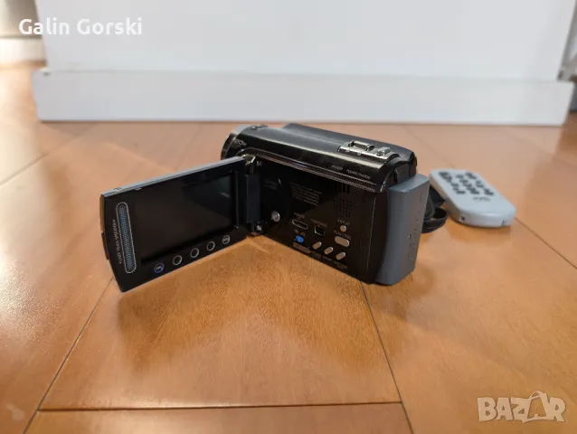 Видеокамера JVC GZ-HM30, снимка 2 - Камери - 49135732