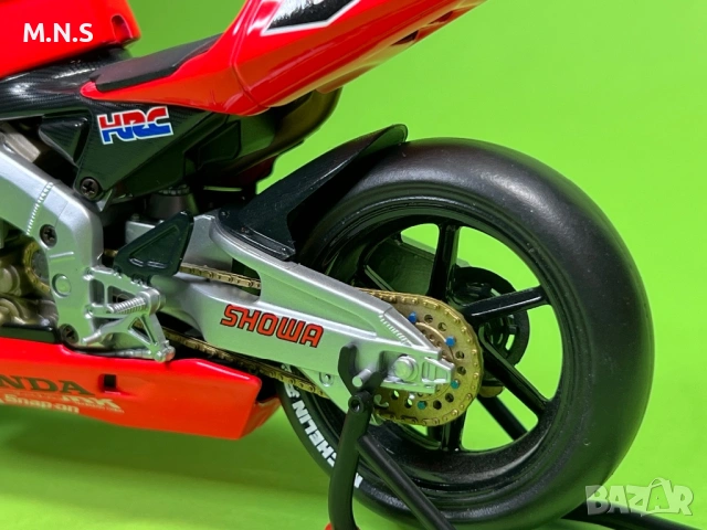 Honda RC211V Мотор Колекционерски  , снимка 9 - Колекции - 53600392