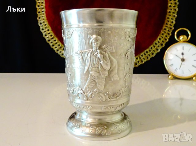 Бокал от калай с ловец и елени 10 см. 