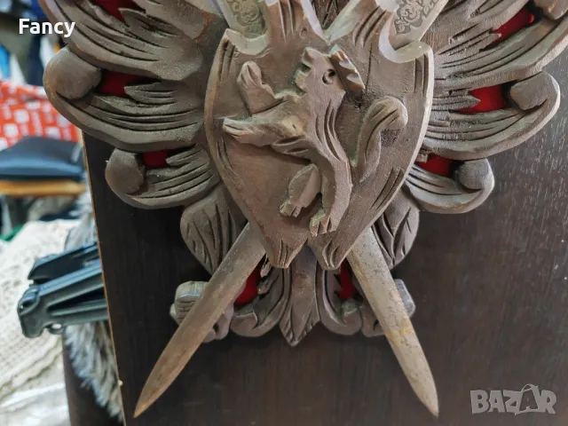 Декорация дърворезба с два стоманени меча , снимка 9 - Антикварни и старинни предмети - 49413690