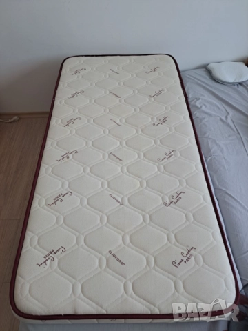 Кошара 70x140 с чекмедже + матрак Pierre Cardin (много запазена), снимка 6 - Кошарки - 52154855