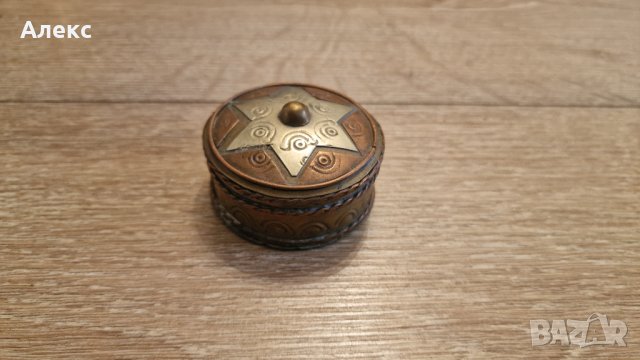 Антична малка кутийка– мед, ръчно кована., снимка 3 - Антикварни и старинни предмети - 40623861